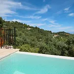 Villa Bee Tree *