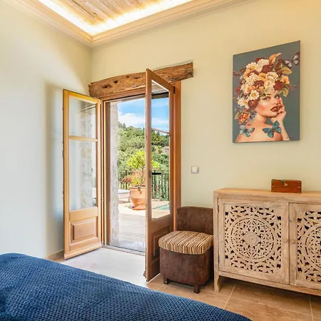 Bee Tree * Agnítsini