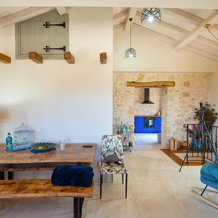 Bee Tree Villa Agnítsini