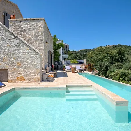 Bee Tree Вилла Agnitsini