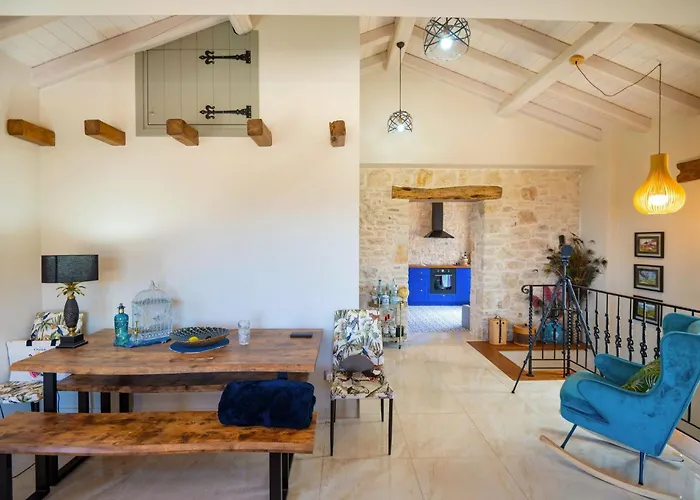 Bee Tree Villa Agnítsini