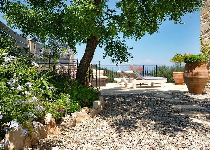 Bee Tree * Αγνίτσινη