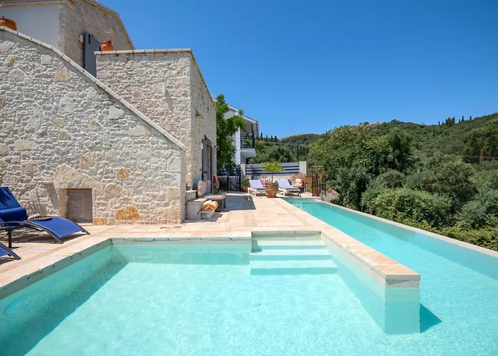 Bee Tree Villa Agnítsini