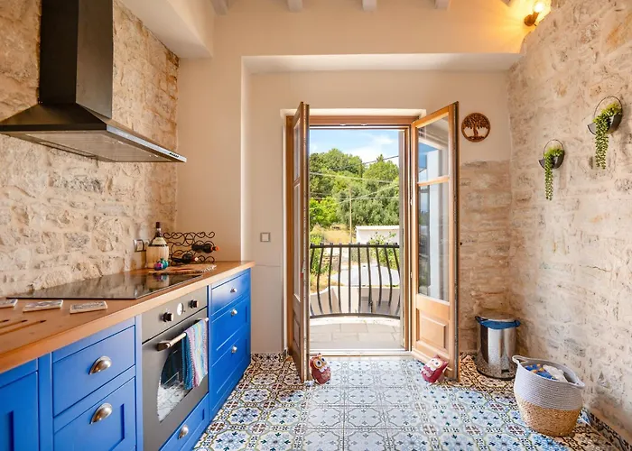 Bee Tree * Agnítsini