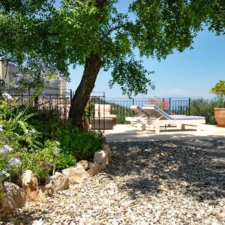 Bee Tree * Agnítsini