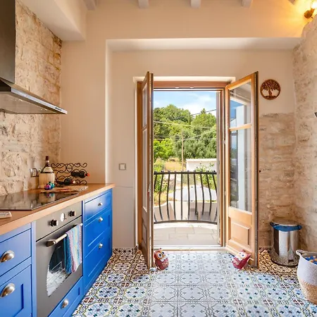 Bee Tree * Agnítsini